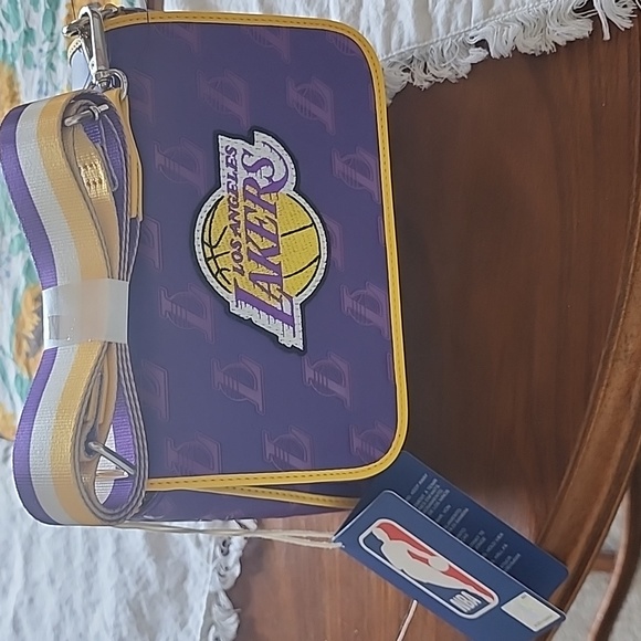 NBA Los Angeles Lakers Loungefly Crossbody bag - Picture 1 of 3